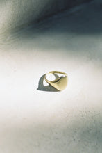 Load image into Gallery viewer, 10k Gold Pinky Signet Ring
