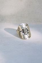 Load image into Gallery viewer, Norwegian Flower Shield Ring
