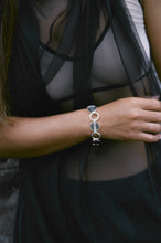 Load image into Gallery viewer, Casa Spratling Jade Ribbon Stone Bracelet
