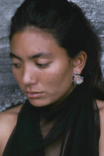 Load image into Gallery viewer, Casa Spratling Double Dotted Disc Earrings
