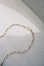Load image into Gallery viewer, Italian Gold Figure-8 Curb Chain
