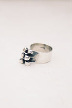 Load image into Gallery viewer, Modernist Curl-Away Ring
