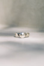 Load image into Gallery viewer, Modernist Kewa Carved Disc Signet Ring
