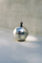 Load image into Gallery viewer, Orb Perfume Pendant with Wand
