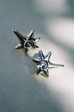 Load image into Gallery viewer, Casa Spratling Concha Spiral Earrings
