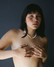Load image into Gallery viewer, Pearl Hook Necklace in Silver
