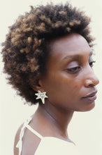 Load image into Gallery viewer, Casa Spratling Concha Spiral Earrings
