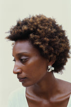Load image into Gallery viewer, Casa Spratling Twisted Ribbon Earrings
