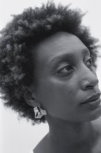 Load image into Gallery viewer, Casa Spratling Twisted Ribbon Earrings
