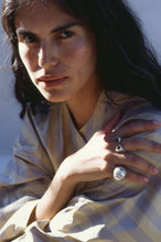 Load image into Gallery viewer, Open Twin Jade Ring
