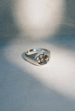 Load image into Gallery viewer, Heavy Signet Ring
