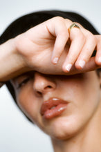 Load image into Gallery viewer, 1980’s Curving Three Diamond Ring
