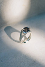 Load image into Gallery viewer, Heavy Signet Ring
