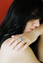 Load image into Gallery viewer, Woven Chain Ridge Ring
