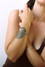 Load image into Gallery viewer, Casa Spratling Double Link Ribbon Bracelet
