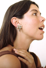 Load image into Gallery viewer, Casa Spratling Concha Spiral Earrings
