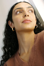 Load image into Gallery viewer, GOLD HOOPS 7
