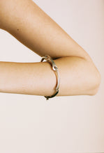 Load image into Gallery viewer, Interlocking Swoop Panel Bracelet
