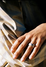 Load image into Gallery viewer, Brutalist Lapis Cabochon Ring
