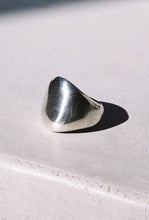 Load image into Gallery viewer, Casa Spratling Heavy Domed Signet Ring
