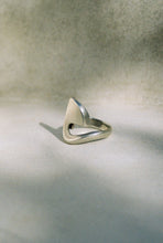Load image into Gallery viewer, David Andersen Swoop Ring
