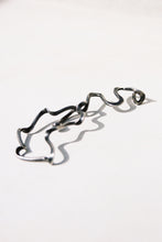 Load image into Gallery viewer, 1965 Veikko Hamara Wirework Pendant
