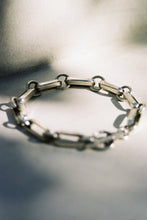 Load image into Gallery viewer, Chunky Toggle Clasp Bracelet
