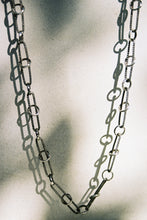 Load image into Gallery viewer, Twisted Wire Link Chain with Circle Details
