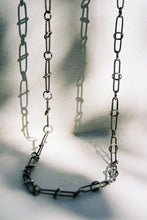 Load image into Gallery viewer, Twisted Wire Link Chain with Circle Details
