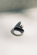Load image into Gallery viewer, Mid-Century Swooping Pearl Ring
