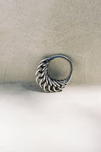 Load image into Gallery viewer, Woven Chain Ridge Ring
