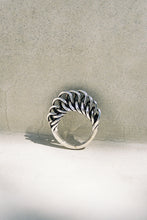Load image into Gallery viewer, Woven Chain Ridge Ring
