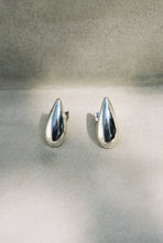 Load image into Gallery viewer, Casa Spratling Teardrop Earrings
