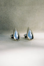 Load image into Gallery viewer, Casa Spratling Teardrop Earrings
