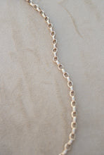 Load image into Gallery viewer, Italian Gold Ridged Link Rolo Chain
