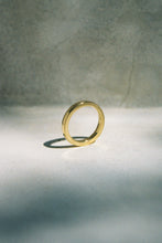 Load image into Gallery viewer, Narrow Edge Gold Band
