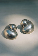Load image into Gallery viewer, Los Ballesteros Puffy Spiral Earrings
