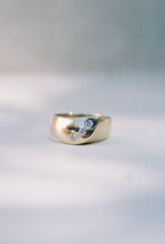 Load image into Gallery viewer, 1980’s Curving Three Diamond Ring
