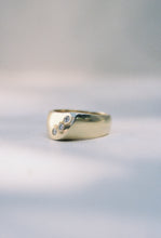 Load image into Gallery viewer, 1980’s Curving Three Diamond Ring
