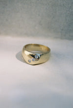 Load image into Gallery viewer, 1980’s Curving Three Diamond Ring
