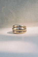 Load image into Gallery viewer, Retro Triple Bubble Tapered Ring
