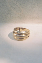 Load image into Gallery viewer, Retro Triple Bubble Tapered Ring

