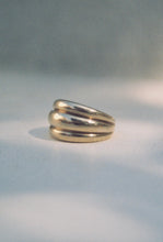 Load image into Gallery viewer, Retro Triple Bubble Tapered Ring
