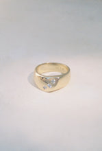 Load image into Gallery viewer, 1980’s Curving Three Diamond Ring
