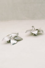 Load image into Gallery viewer, Abstract Flower Earrings
