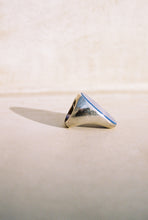Load image into Gallery viewer, S'Paliu Large Chalcedony Sculpture Ring

