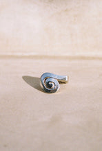 Load image into Gallery viewer, 90's Deadstock Spiral Top Ring
