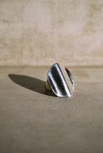 Load image into Gallery viewer, Heavy Carved Wave Ring
