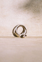 Load image into Gallery viewer, Modernist Twisted Nailhead Ring
