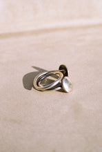 Load image into Gallery viewer, Modernist Twisted Nailhead Ring
